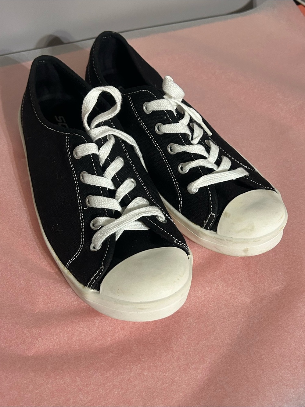 Soda Black Canvas Kids Sneakers with White Accents Size 3.5 Youth